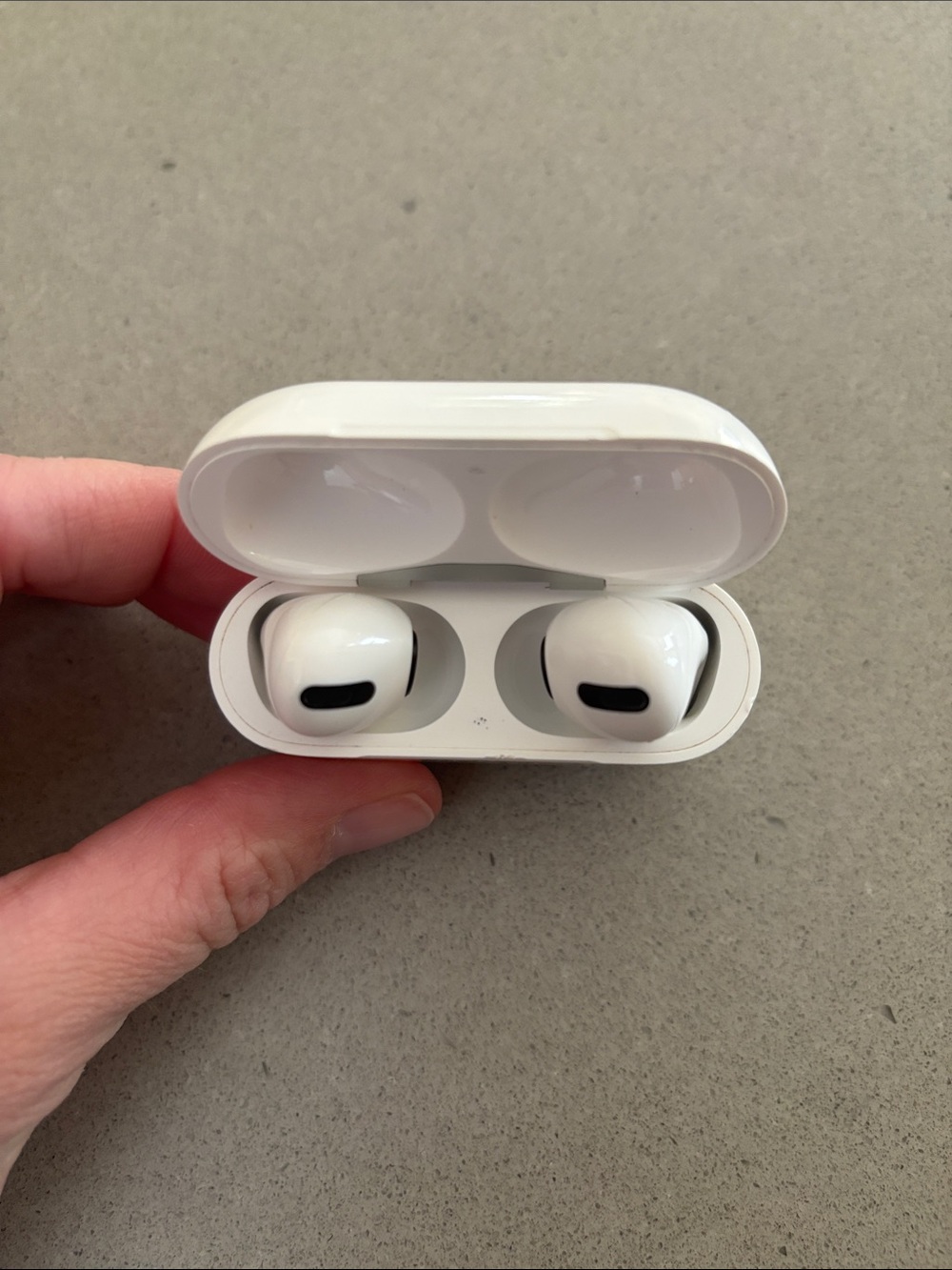 AirPods Pro - Picture 2 of 4